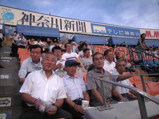 同僚の皆さん、ビール飲み放題にゴキゲンです