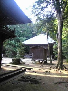 ひっそりと静まり返った神武寺境内