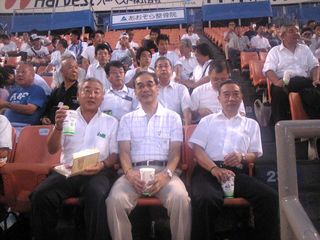 いつものメンバー。一番前はコップを置く場所が無くて不便だった