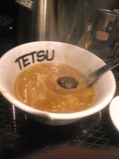 焼き石をスープに入れると